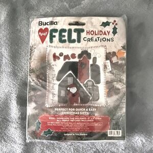 Buclilla Felt Holiday Creations Home for the Holidays Pillow Kit 83596